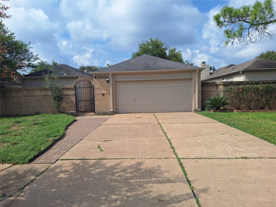 Property photo for 4030 Knoll Glen Drive, Houston, TX