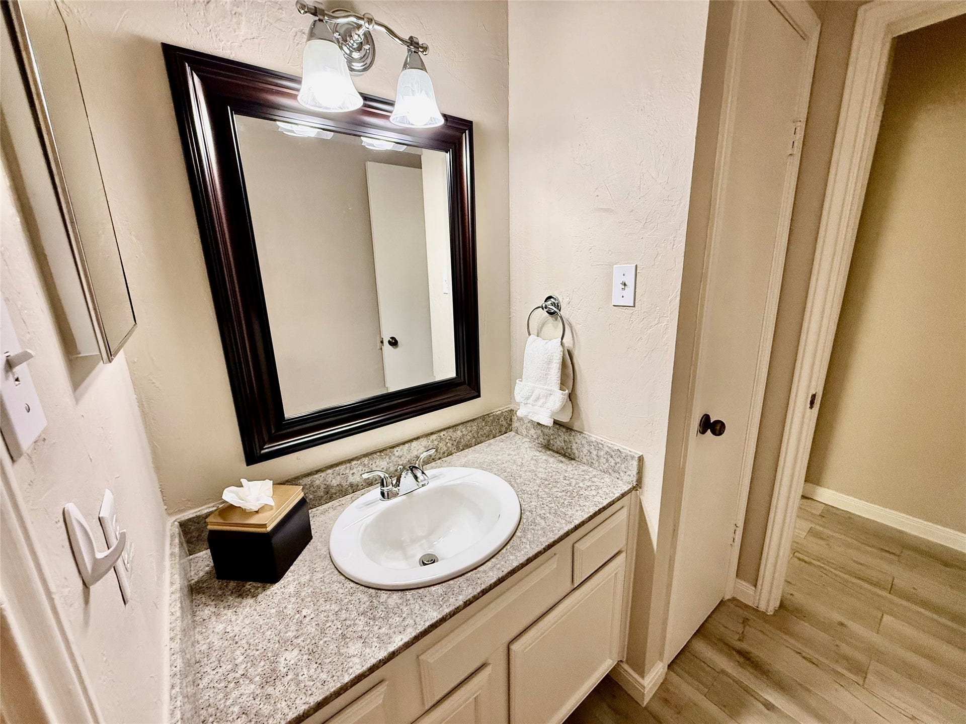 6 Leverwood Court, The Woodlands, TX 77381 Guest Bath featuring Granite Countertop & Updated Finishes & Linen Closet