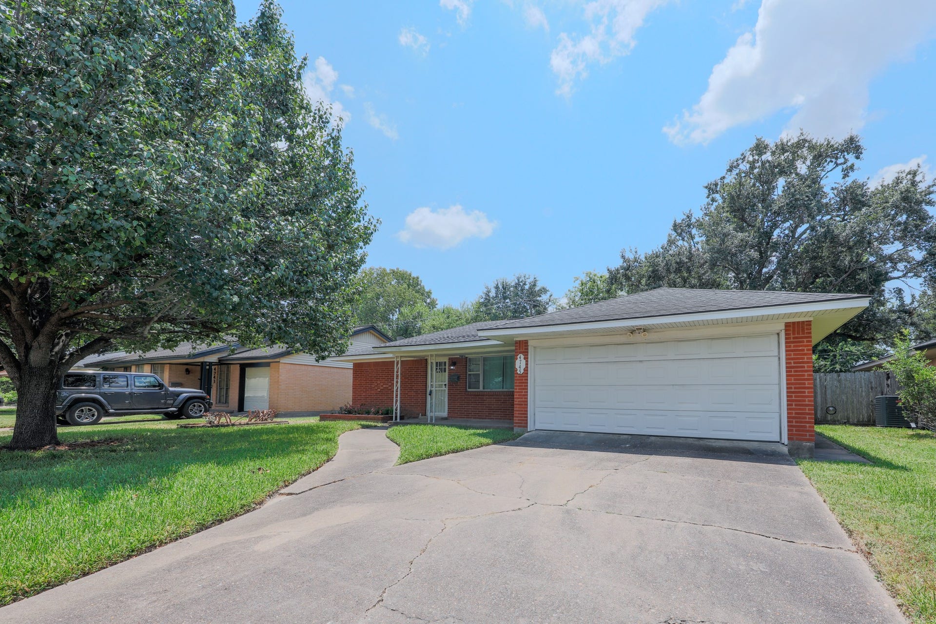 4745 Warm Springs Road, Houston, TX 77035