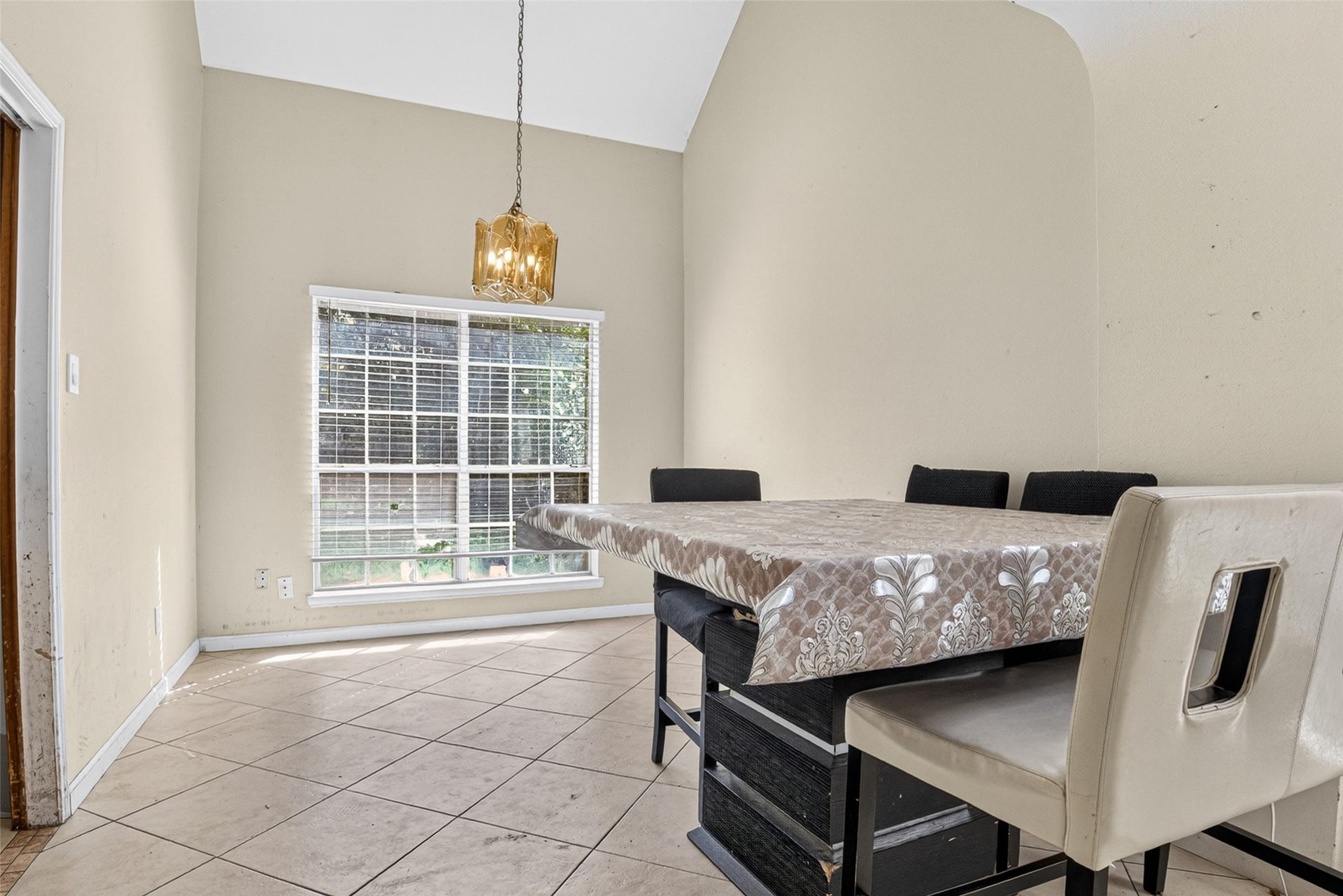 14811 Charlmont Drive, Houston, TX 77083 14811 Charlmont Drive, Houston, TX 77083