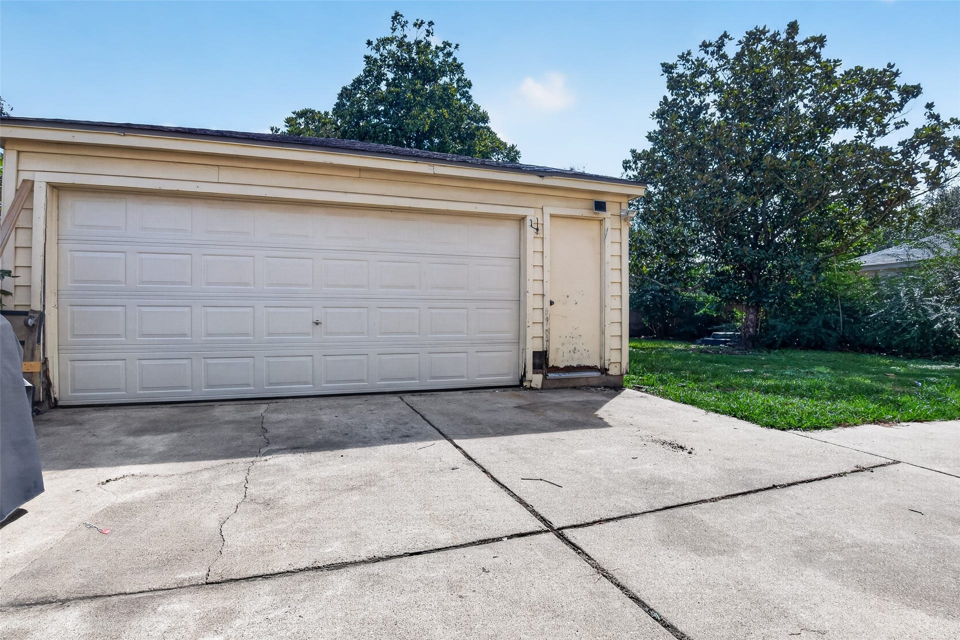 14811 Charlmont Drive, Houston, TX 77083 14811 Charlmont Drive, Houston, TX 77083
