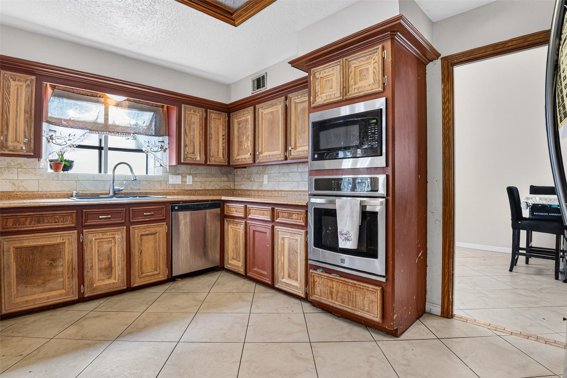 14811 Charlmont Drive, Houston, TX 77083 14811 Charlmont Drive, Houston, TX 77083