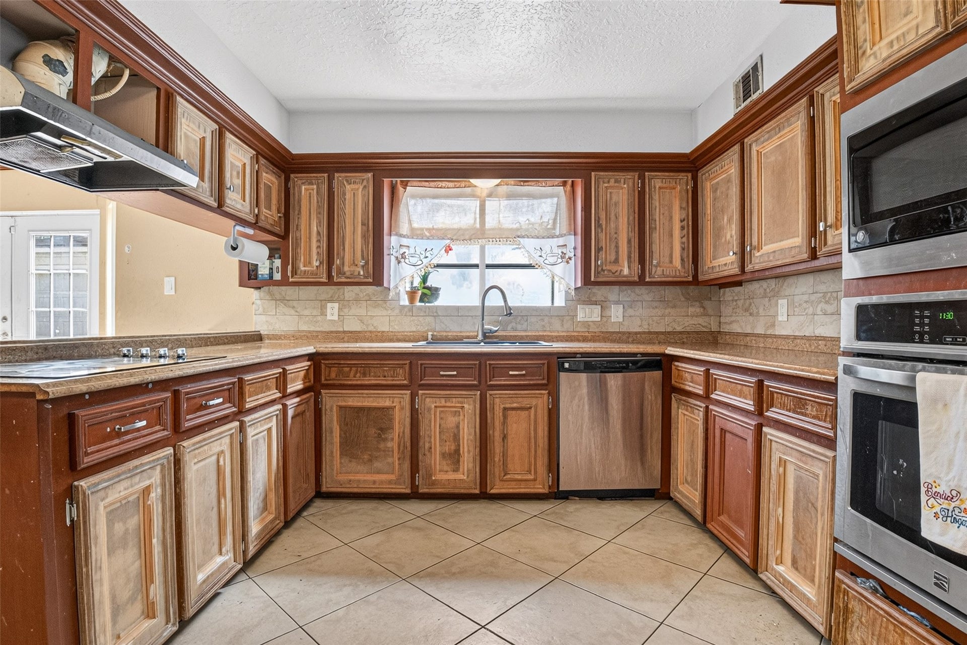 14811 Charlmont Drive, Houston, TX 77083 14811 Charlmont Drive, Houston, TX 77083