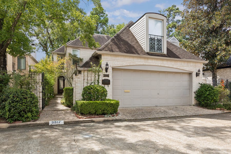 Property photo for 9517 Bayou Brook Street, Houston, TX