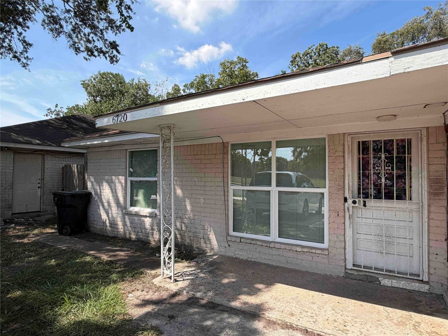 Property photo for 6720 W Fuqua Drive, Houston, TX