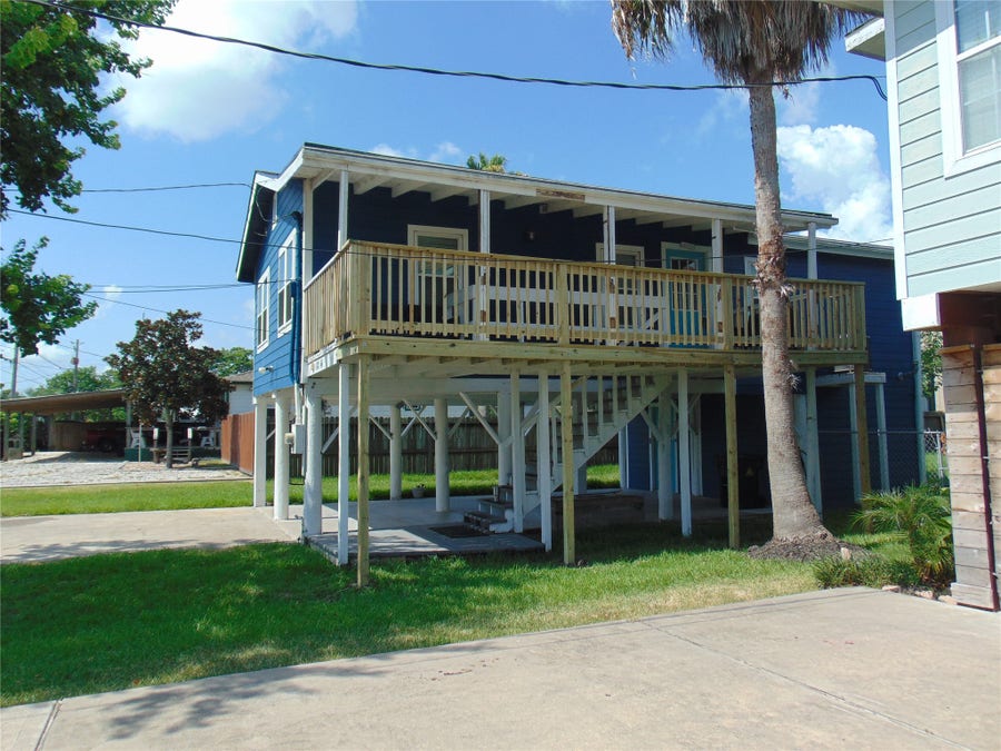 Property photo for 118 14th Street, San Leon, TX