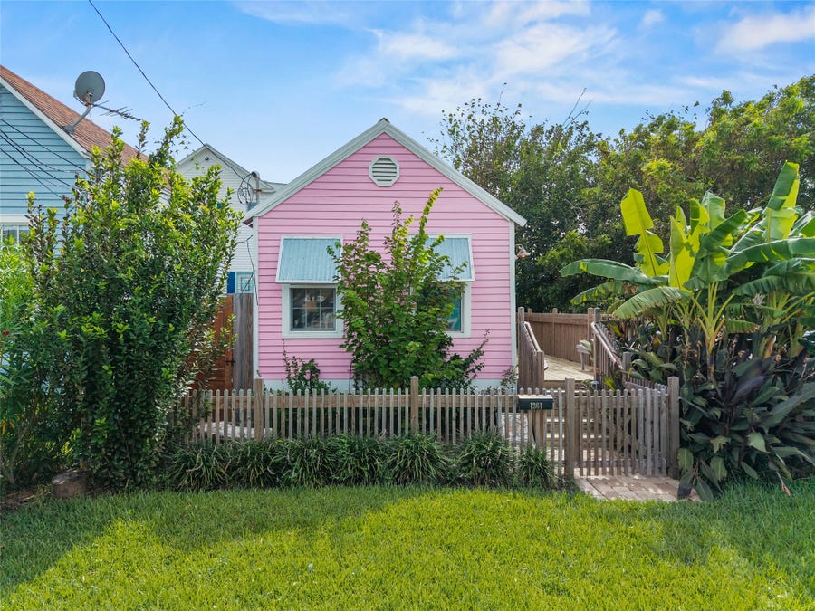 Property photo for 1301 15th Street, Galveston, TX
