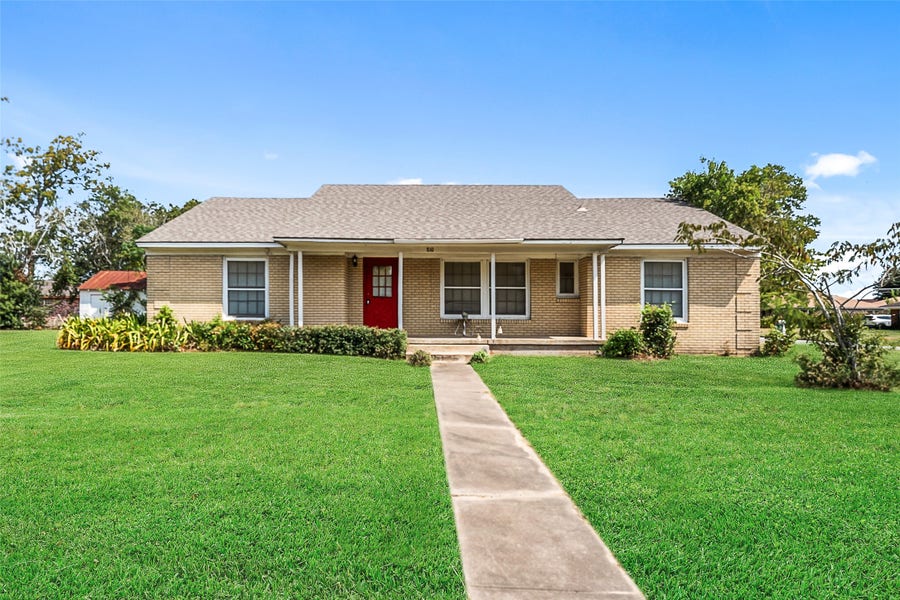 Property photo for 810 Main Street, Hempstead, TX