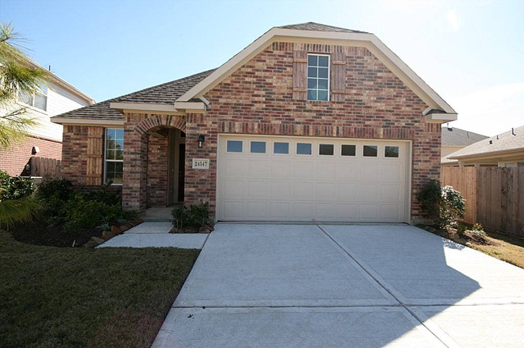 Just built by Beazer Homes, this Quincy Model has 3 bedrooms, 2 baths, study and upstairs bonus.gameroom.