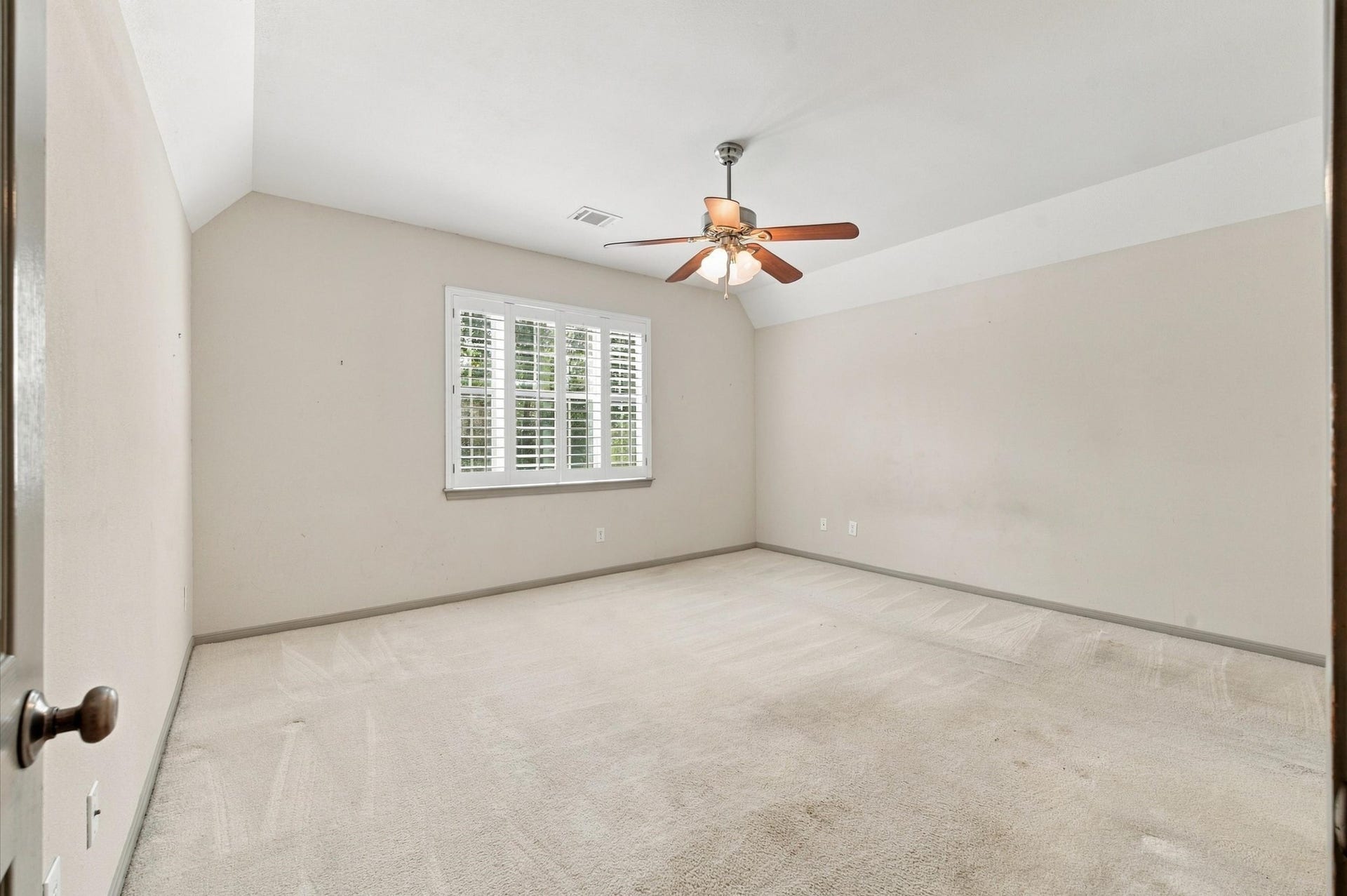 4427 Shady River, Missouri City, TX 77459 Spacious room with neutral walls, carpeted flooring, and ample natural light from a window with stylish shutters.