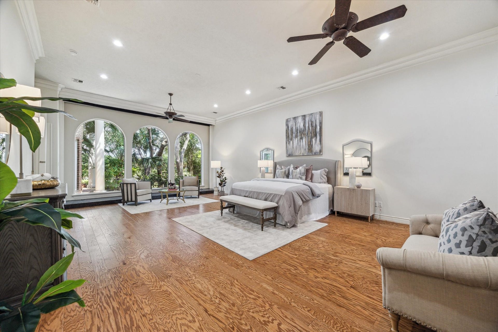 38 Scotsmoor Court, Sugar Land, TX 77479 Grand Primary Suite with theatre window screen and electric privacy shades