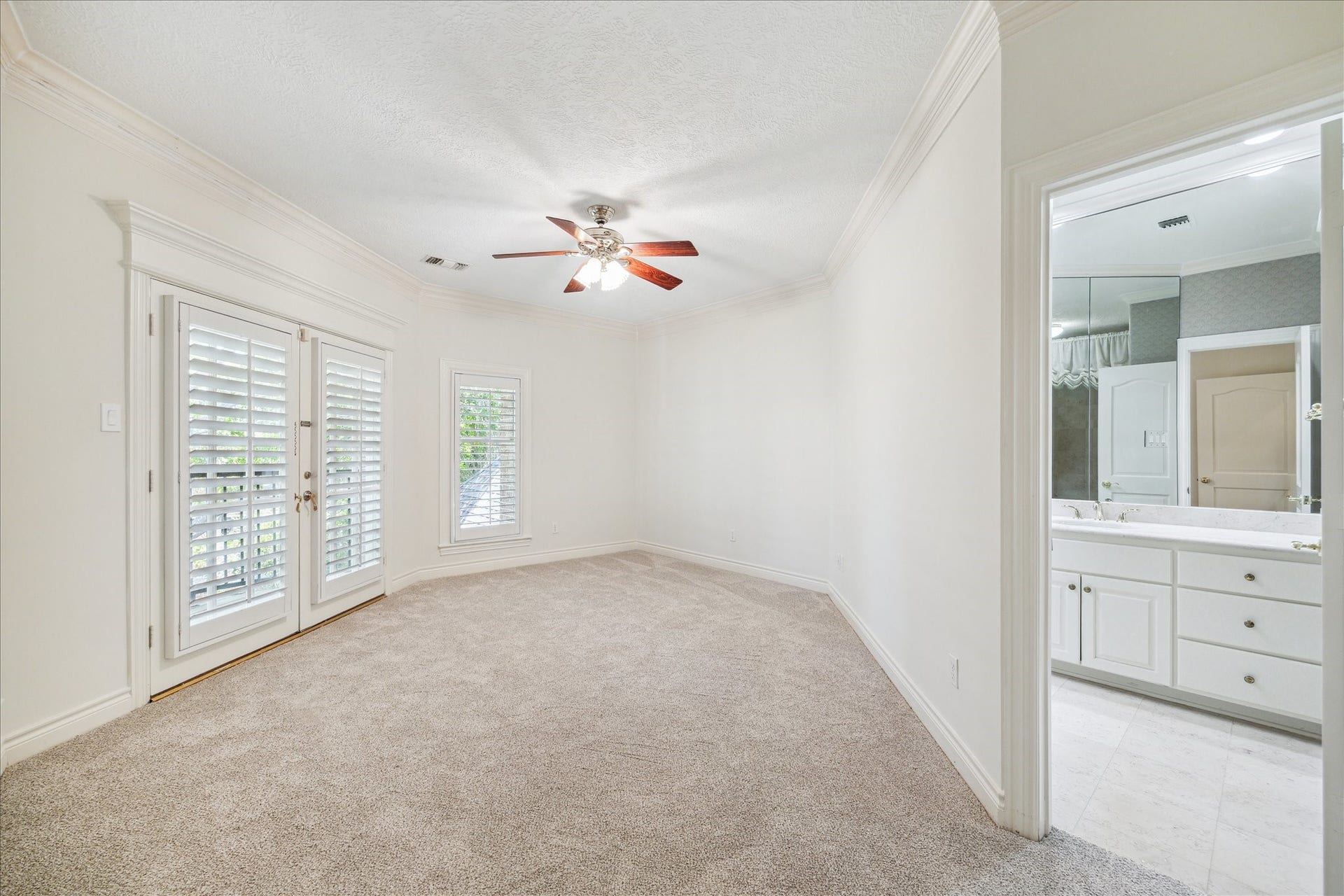 38 Scotsmoor Court, Sugar Land, TX 77479 Upstairs bedrooms each have their own bath and balcony with spectacular views of the golf course!