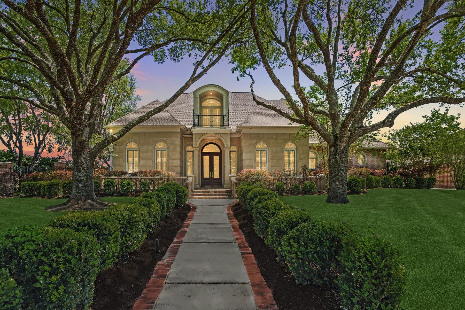 38 Scotsmoor Court, Sugar Land, TX 77479 This beautiful view from the street invites your guests to step inside and enjoy the splendor as the sun sets