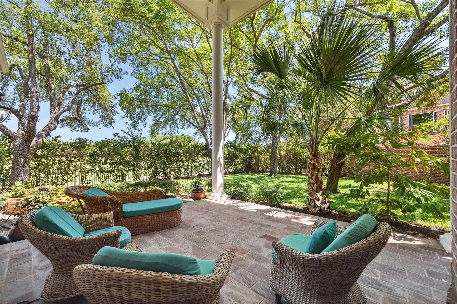 38 Scotsmoor Court, Sugar Land, TX 77479 Enjoy the peacefull quiet and serenity of your favorite beverage and some down time in your private fully fenced back yard.
