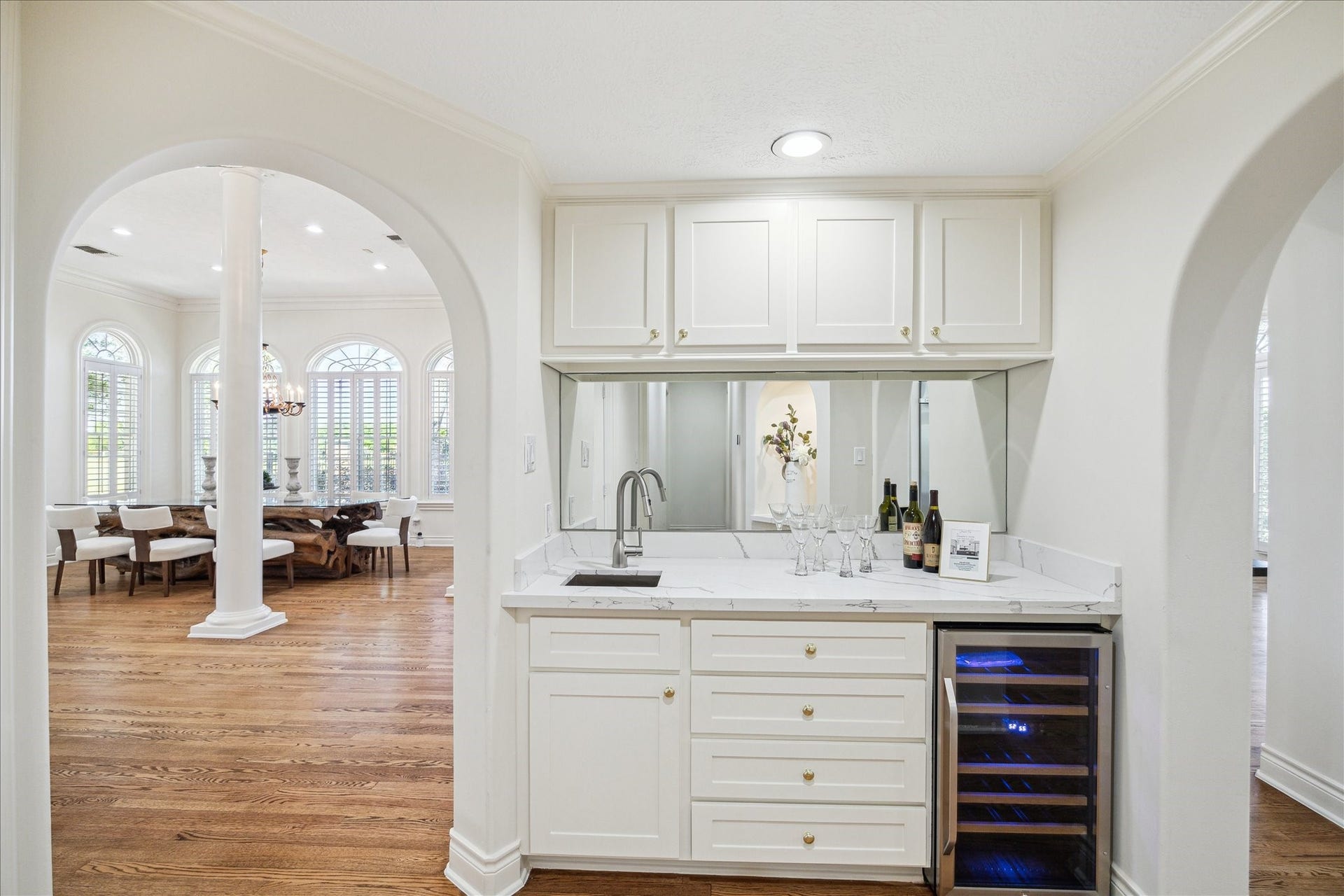 38 Scotsmoor Court, Sugar Land, TX 77479 Set up for entertaining, this fully equipped wet bar with a new wine frig and sink.