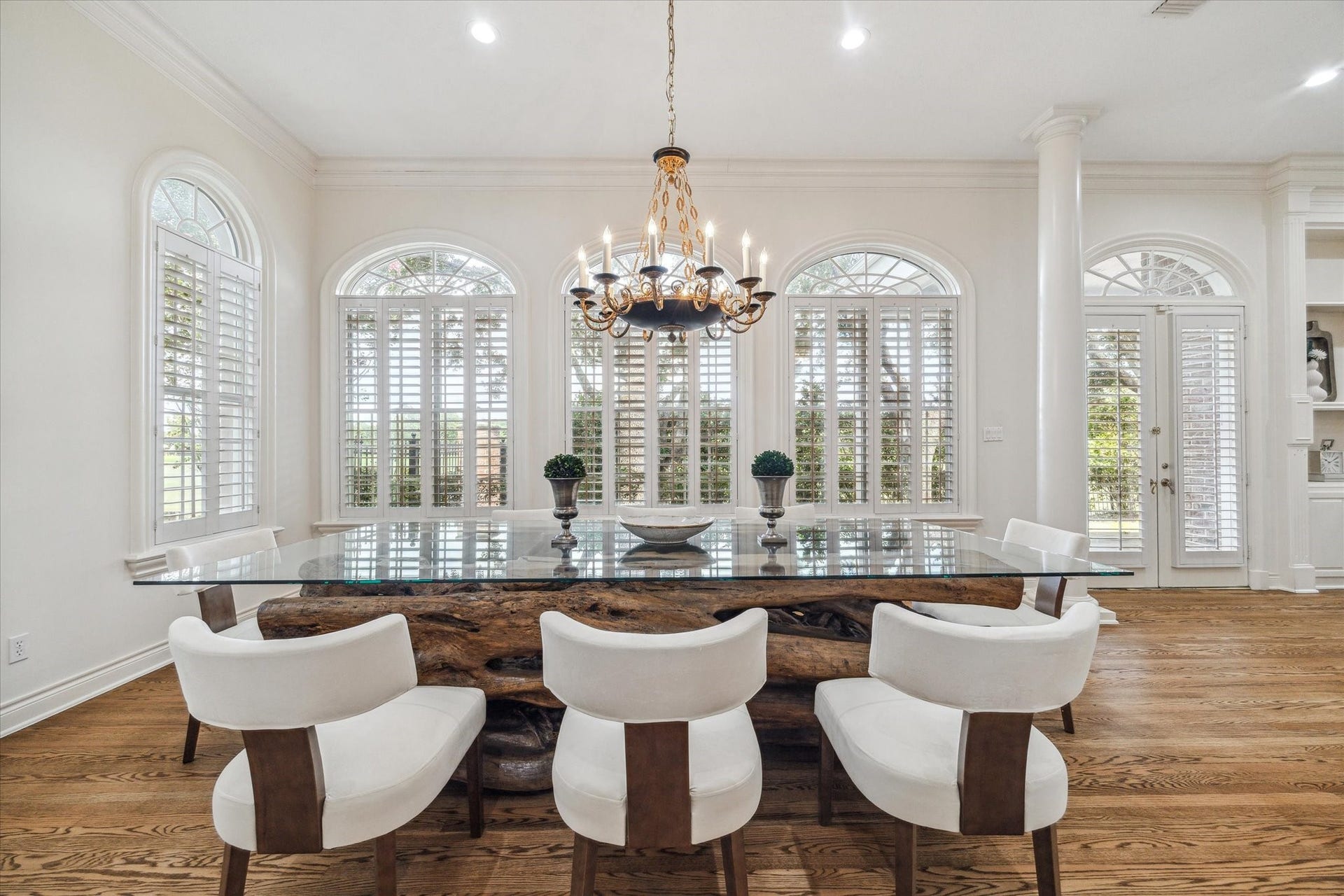 38 Scotsmoor Court, Sugar Land, TX 77479 Spacious Diningroom washed in natural light!