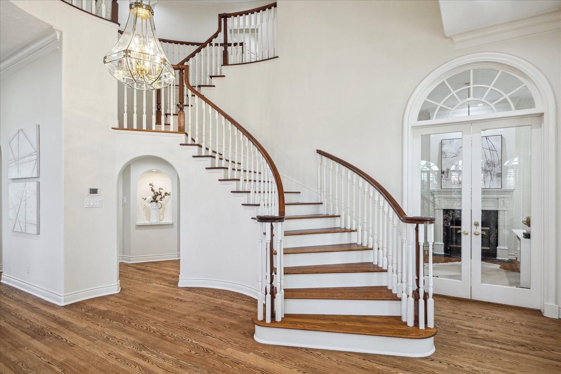 38 Scotsmoor Court, Sugar Land, TX 77479 The staircase is the focal point as you enter with the study on your right of the entry behind double glass doors