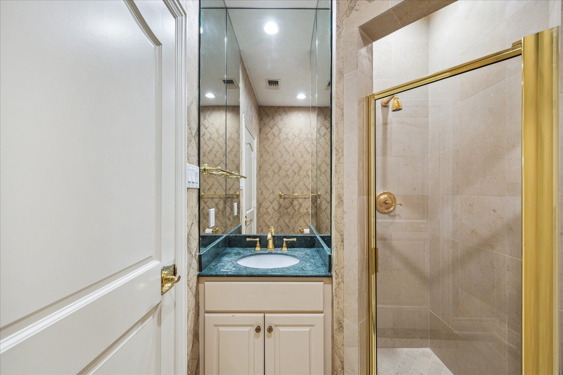38 Scotsmoor Court, Sugar Land, TX 77479 This full bath with glass enclosed shower is located in the hall just at the entrance of the gameroom.