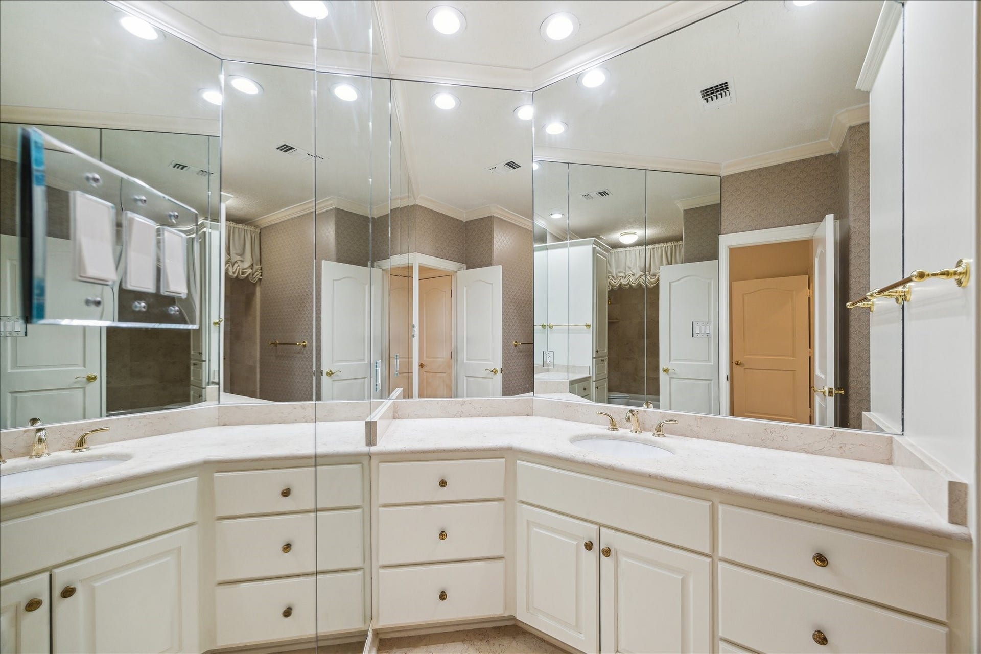 38 Scotsmoor Court, Sugar Land, TX 77479 The mirrored wall gives a full reflection as you enter this vanity area on the second floor in the Hollywood bath