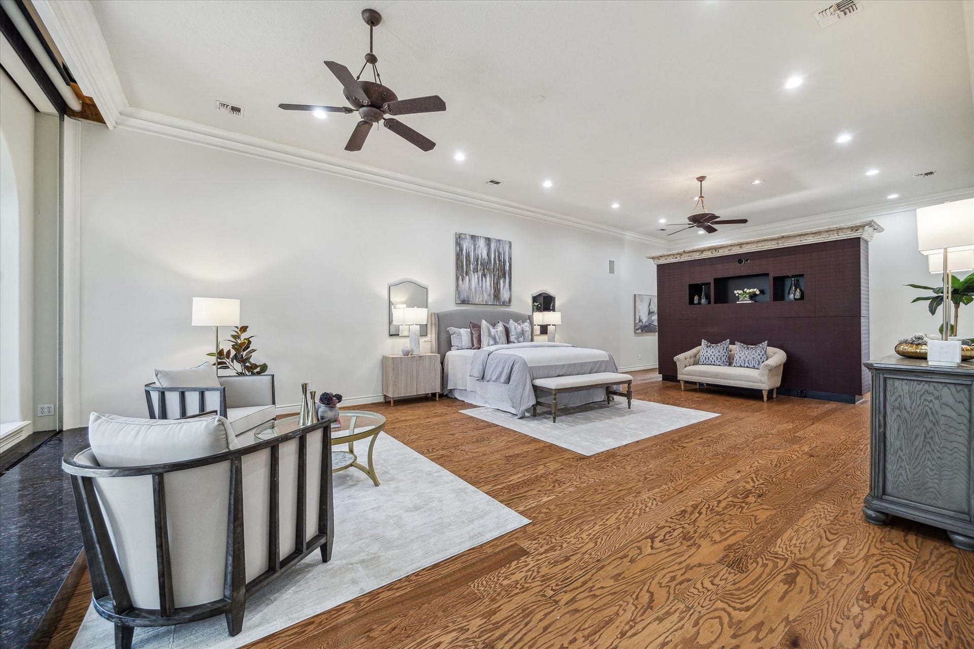 38 Scotsmoor Court, Sugar Land, TX 77479 Plenty of room to enjoy a movie from your bed or sitting space