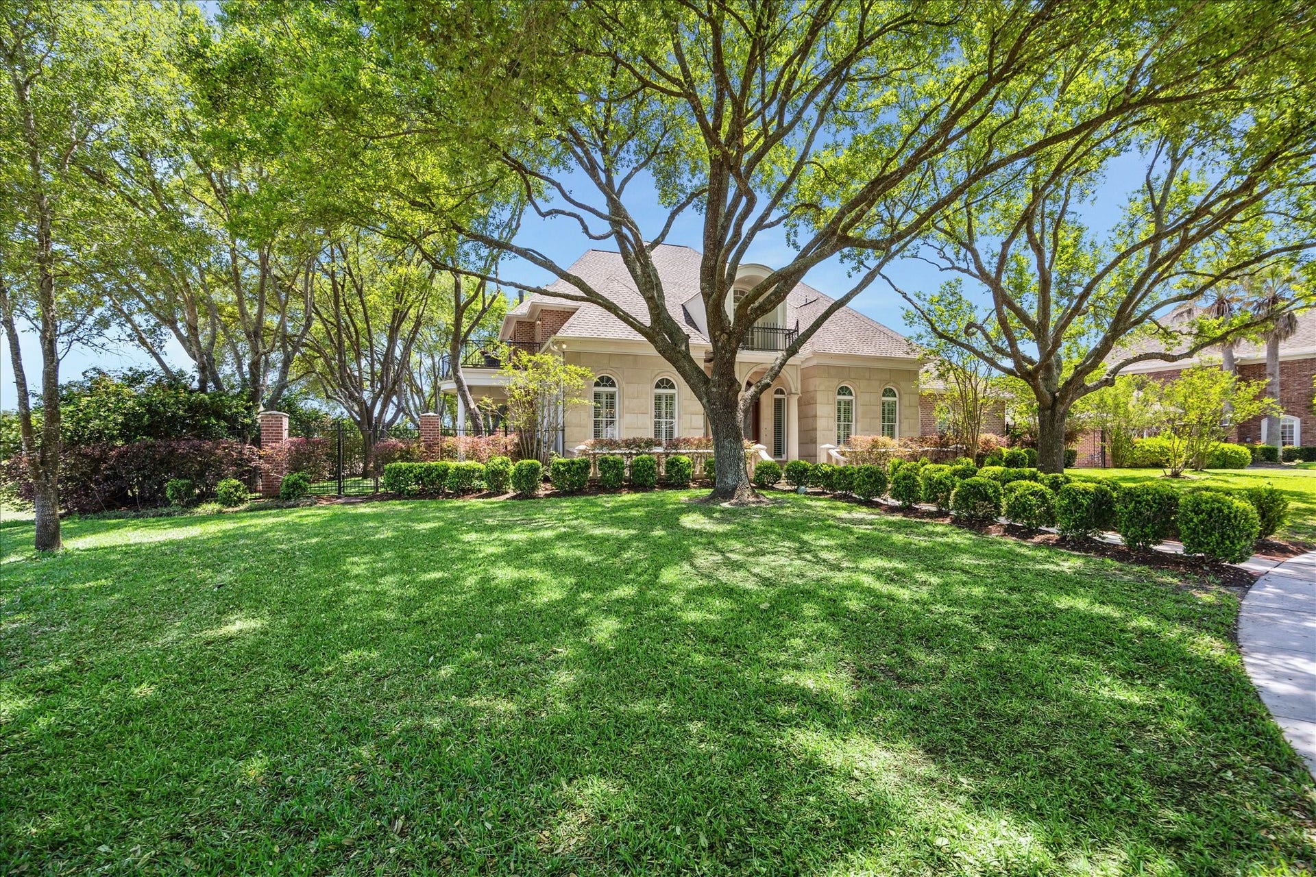 38 Scotsmoor Court, Sugar Land, TX 77479 The property is situated at the end of a cul-de-sac on the Sweetwater Golf Course on a wooded, oversized lot.