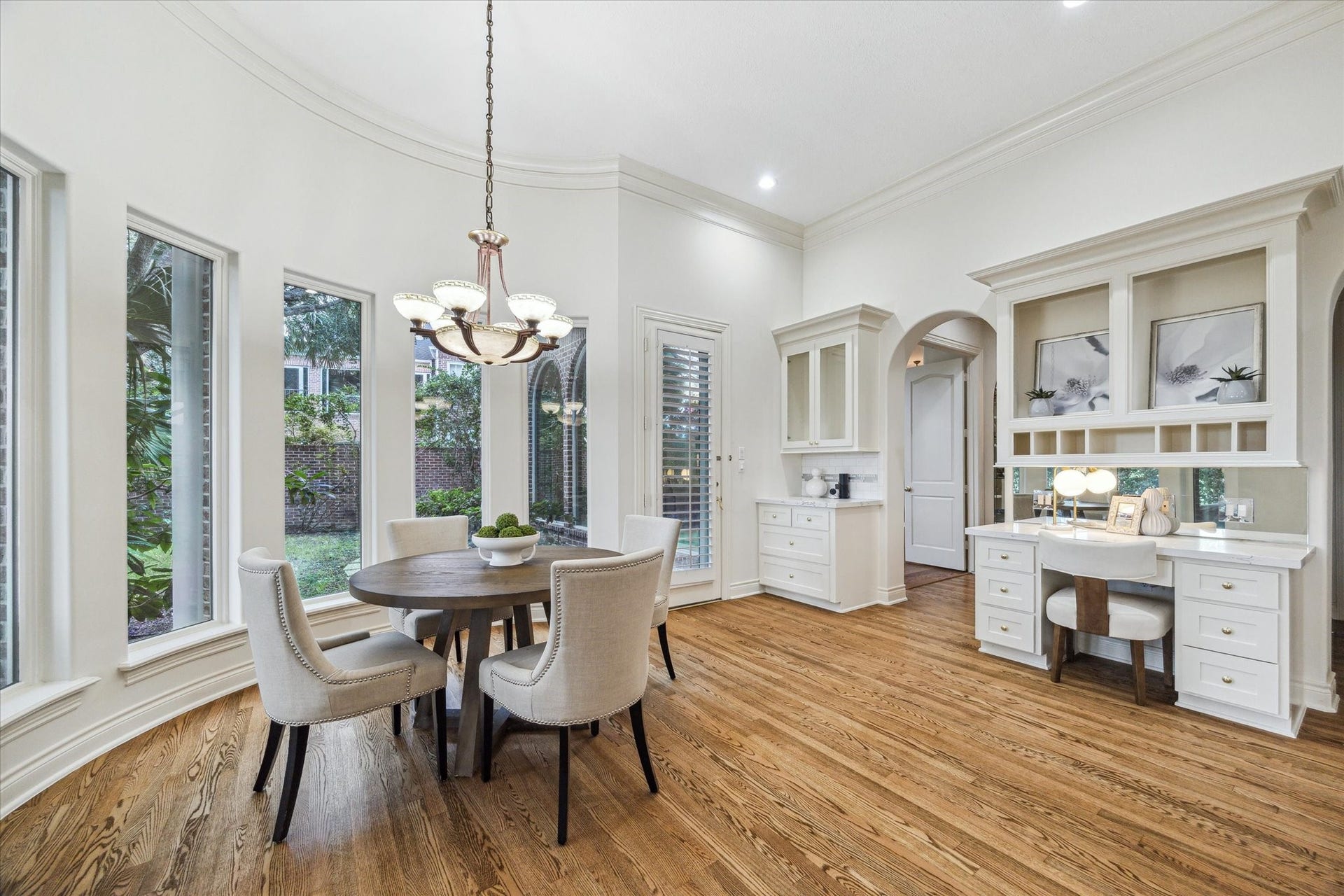 38 Scotsmoor Court, Sugar Land, TX 77479 Convenient desk space and glass overhead cabinets in breakfast room with door to outdoor yard and patio.