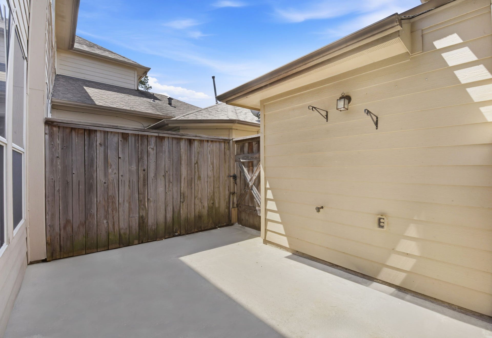 16023 Powder Springs Lane, Houston, TX 77070 The outdoor patio with plenty of room for a cute table with chairs and for your grill!
