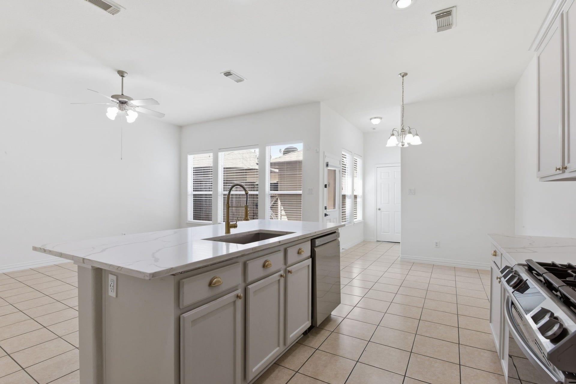 16023 Powder Springs Lane, Houston, TX 77070 Look at all of that space to prep and serve food! An entertainer's dream kitchen!