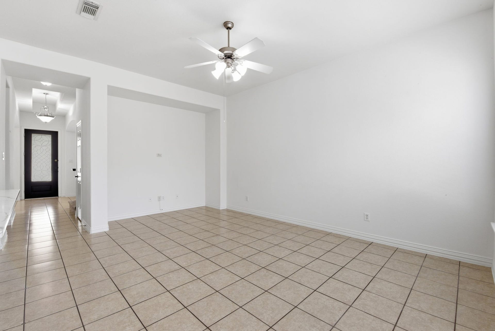 16023 Powder Springs Lane, Houston, TX 77070 Another angle of the living room. Large nook area for your TV or entertainment center!