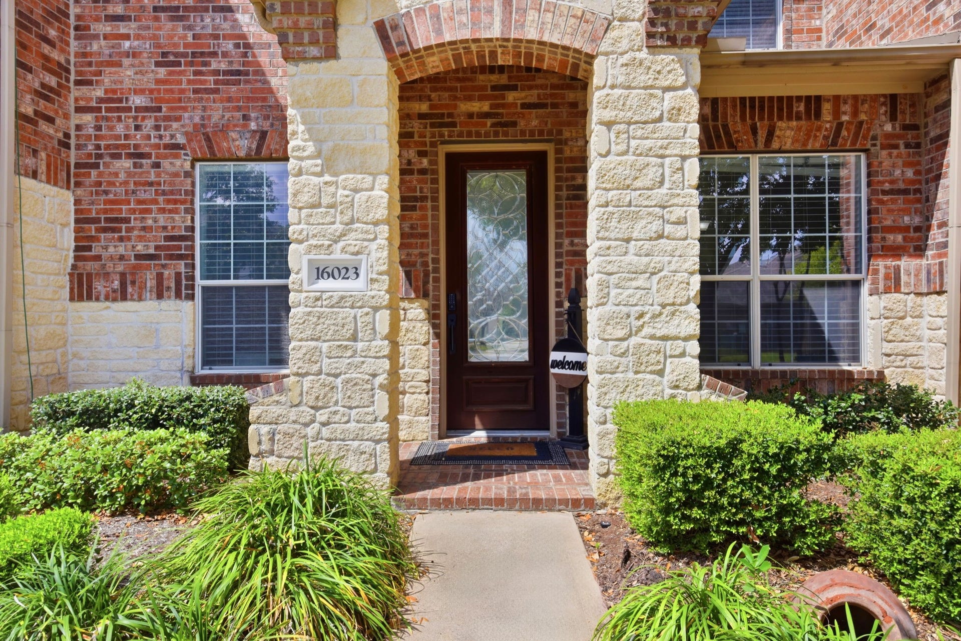 16023 Powder Springs Lane, Houston, TX 77070 Nice covered porch welcomes you right in. Keypad lock on door will stay with the property.