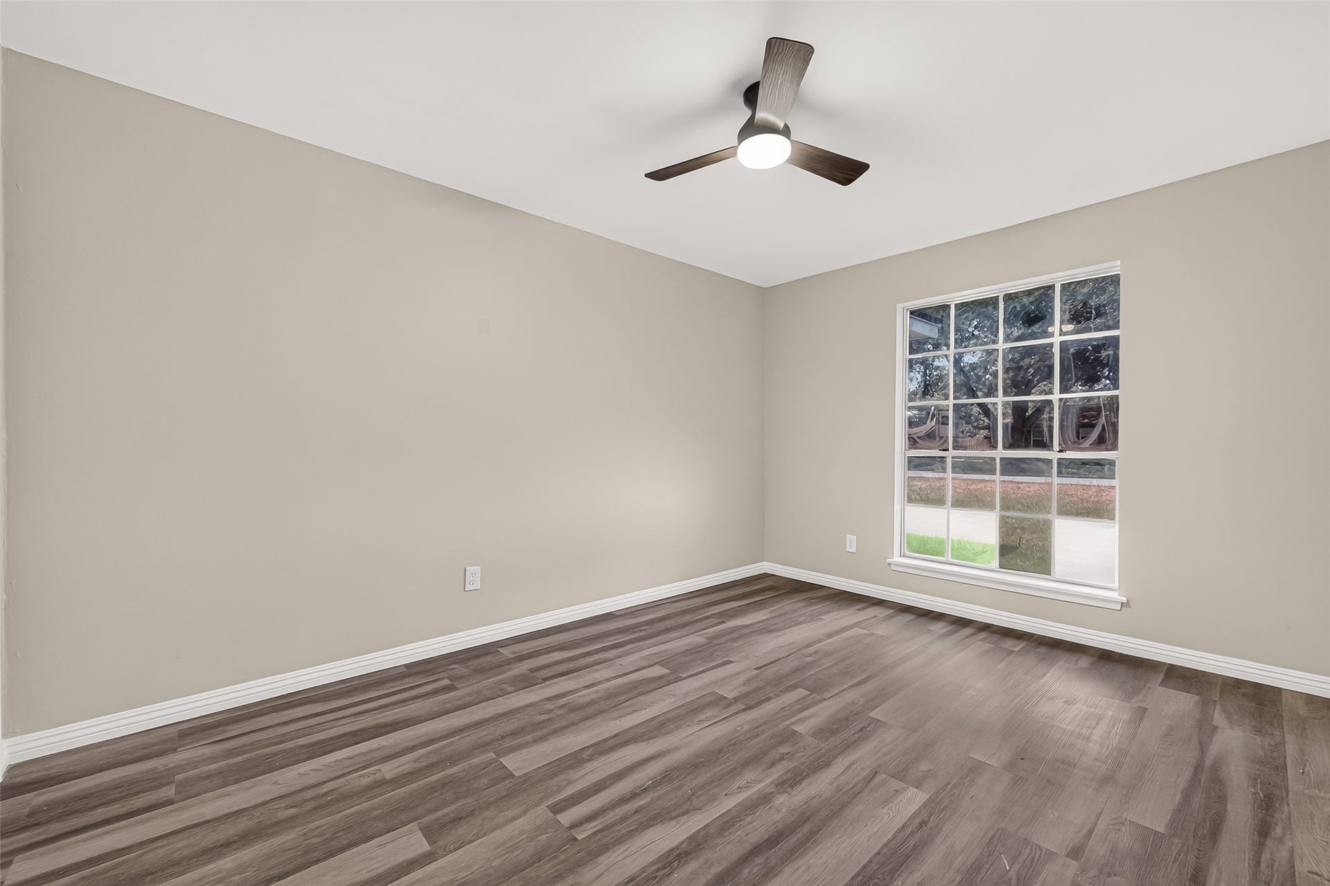 2013 Long Dr, Richmond, TX 77469