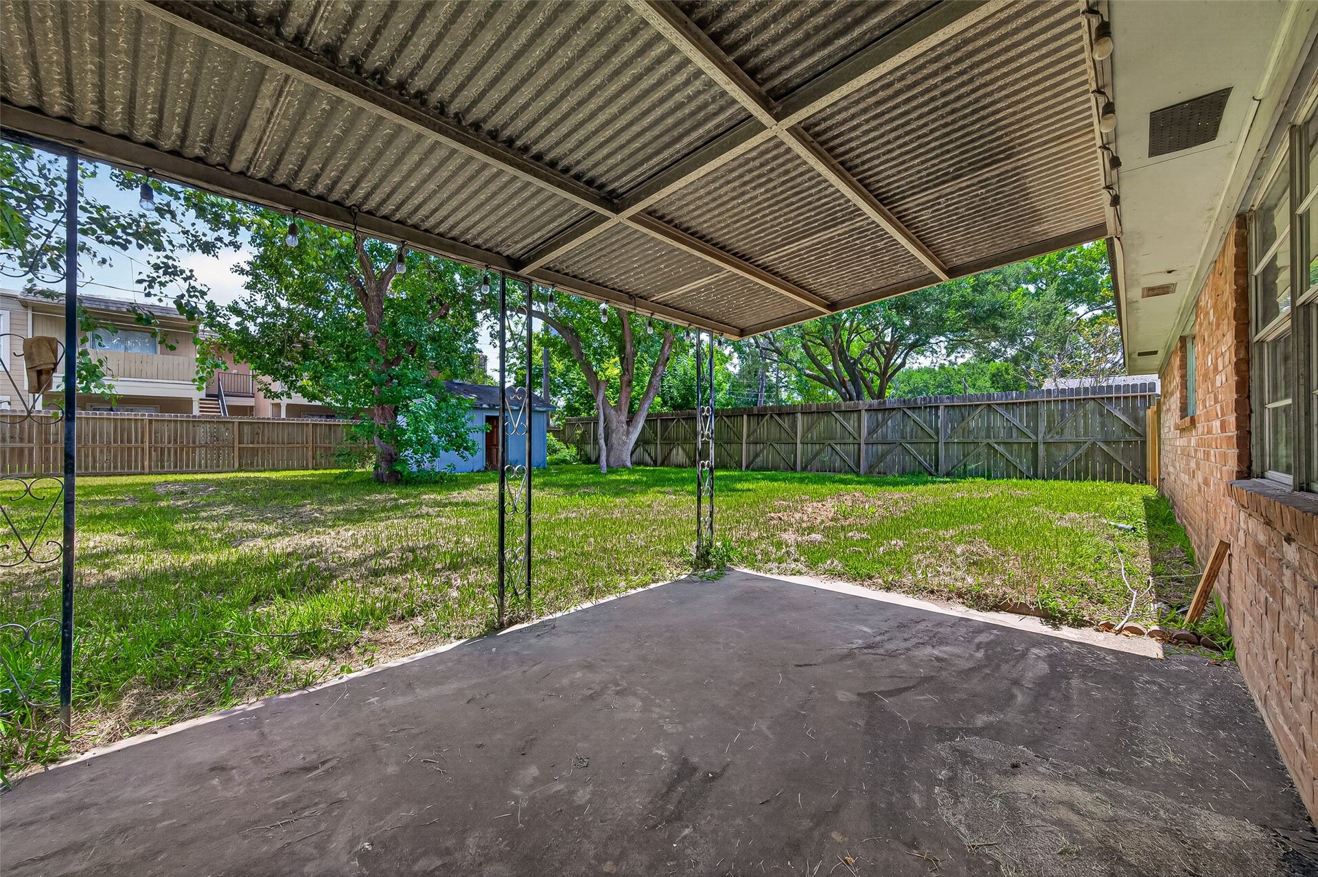 2013 Long Dr, Richmond, TX 77469