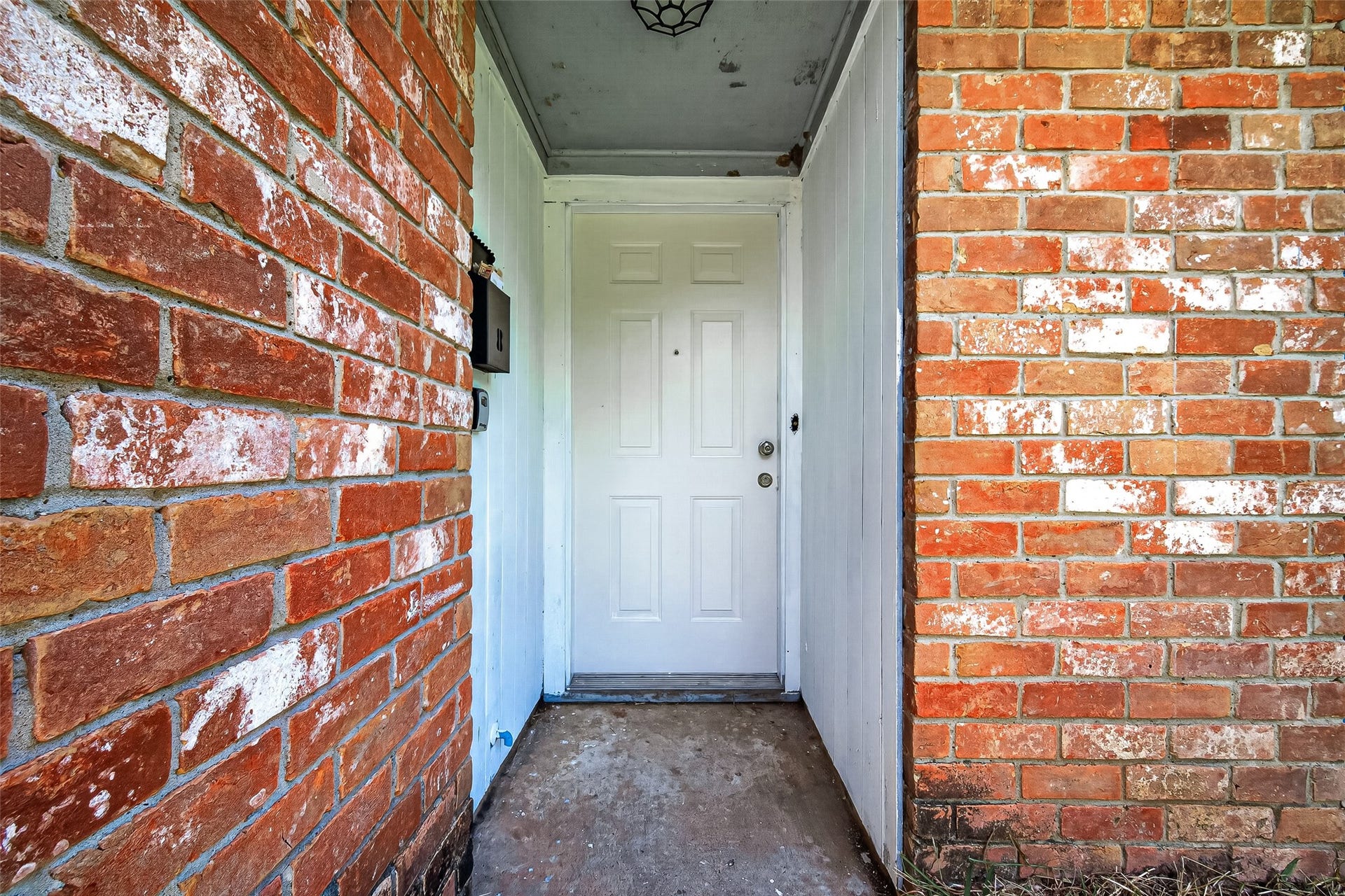2013 Long Dr, Richmond, TX 77469
