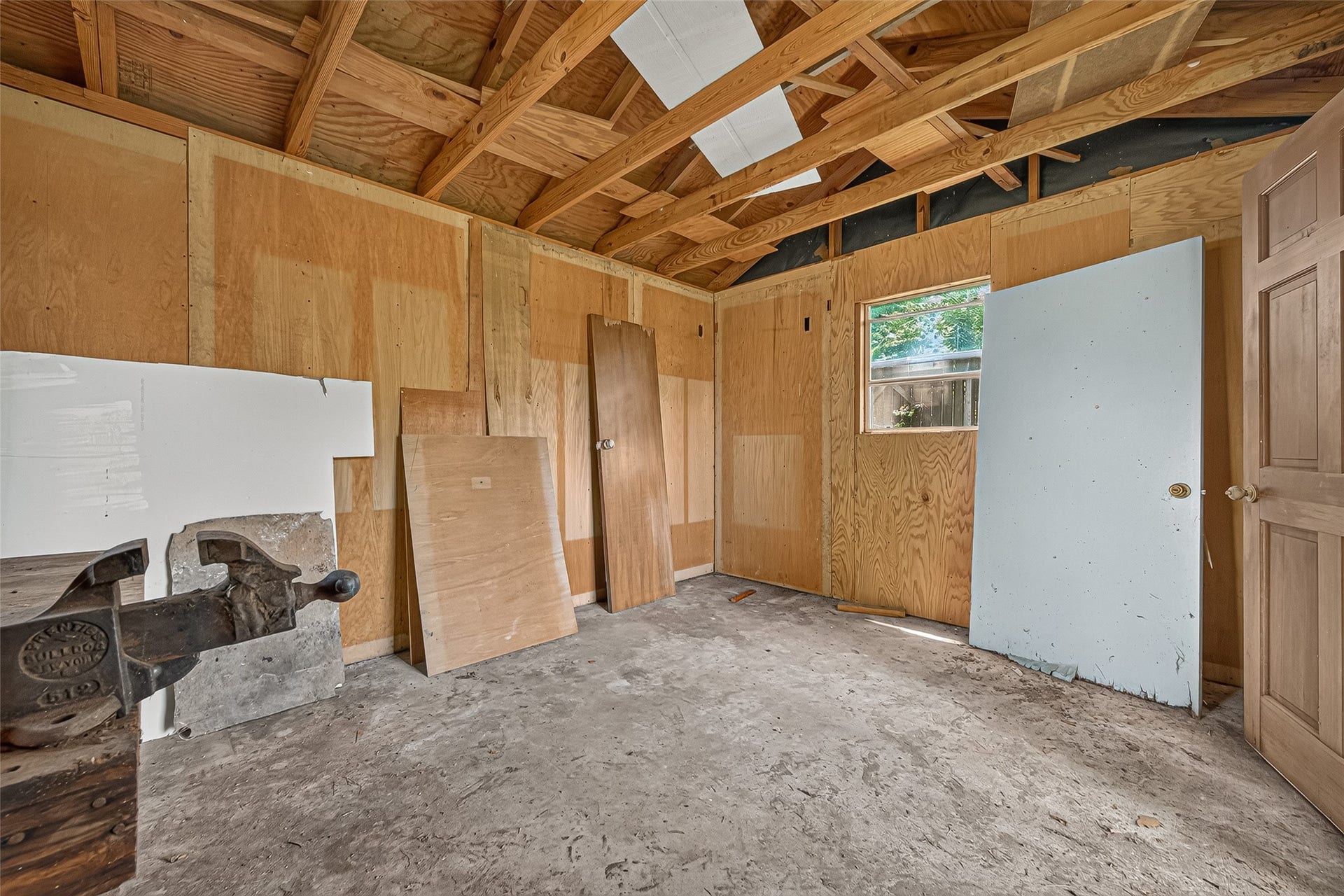 2013 Long Dr, Richmond, TX 77469