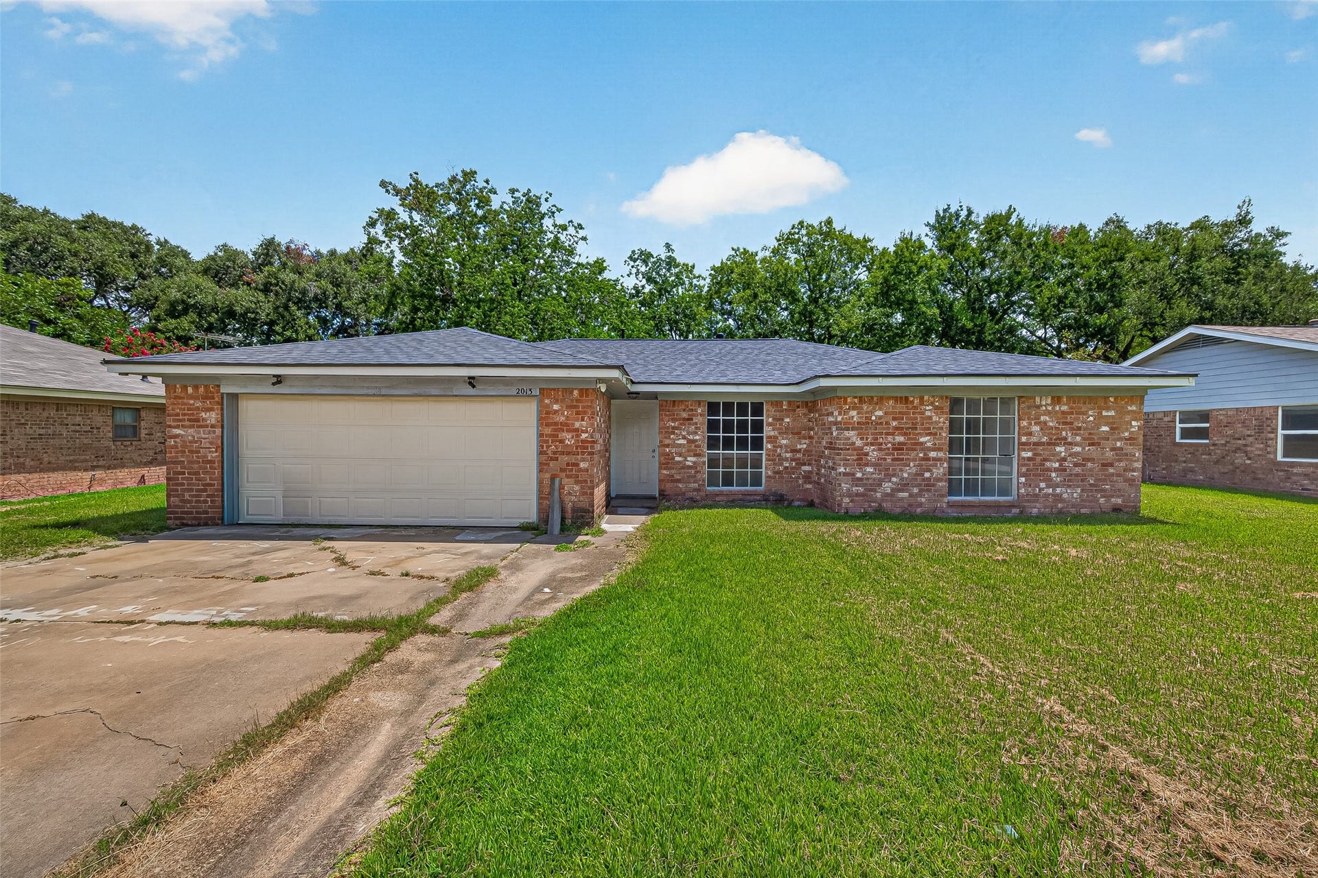 2013 Long Dr, Richmond, TX 77469