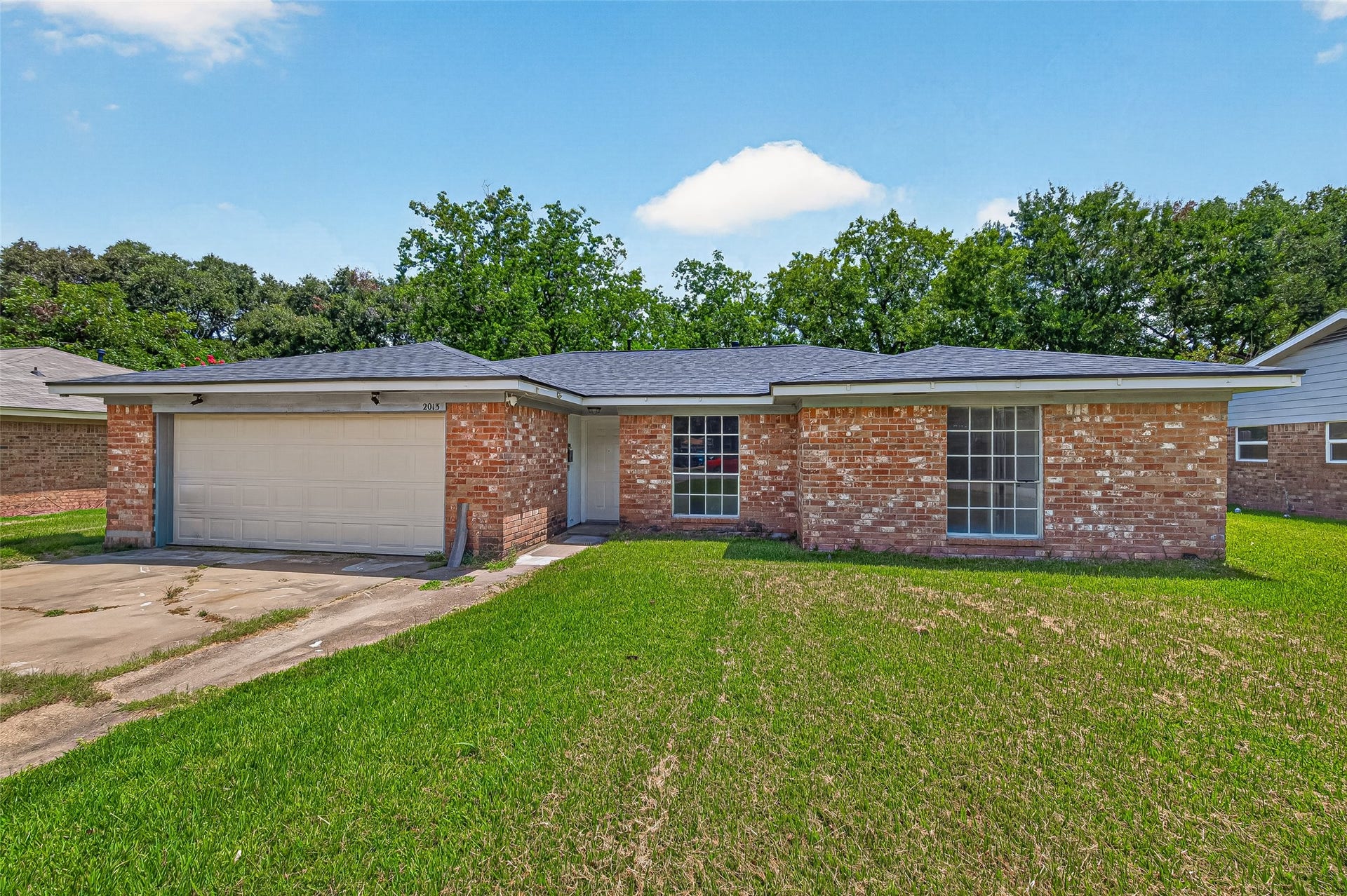 2013 Long Dr, Richmond, TX 77469