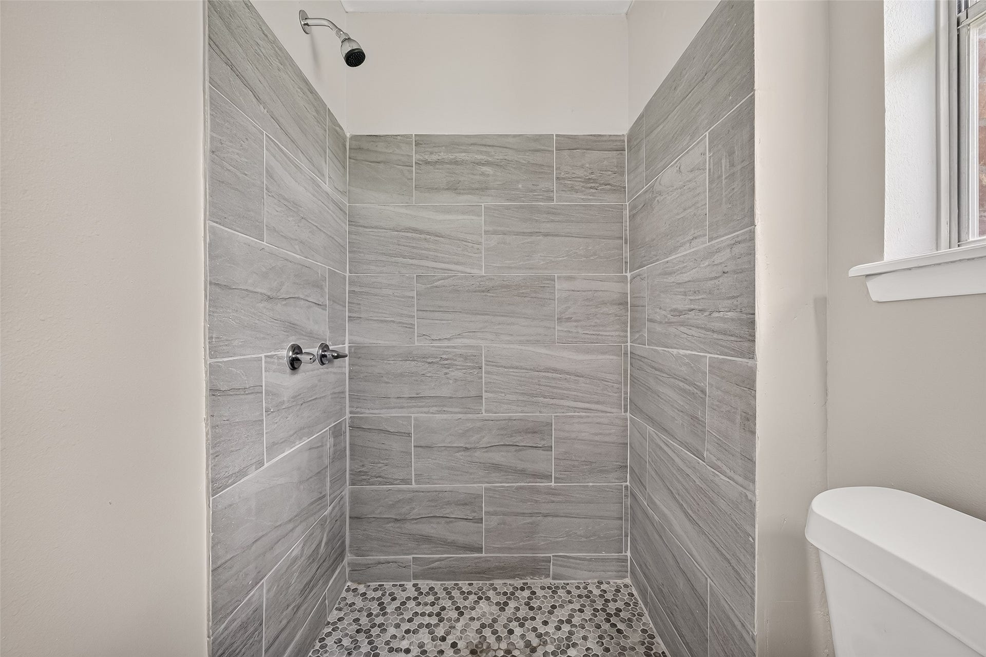 2013 Long Dr, Richmond, TX 77469