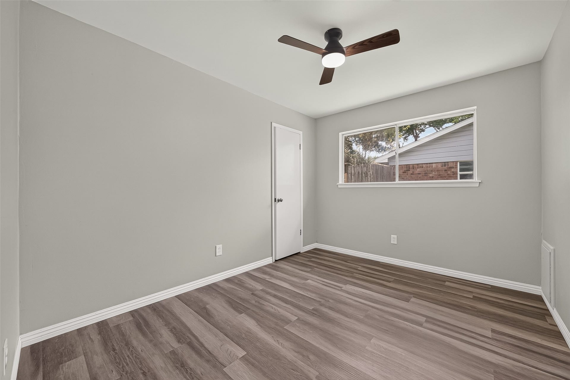 2013 Long Dr, Richmond, TX 77469