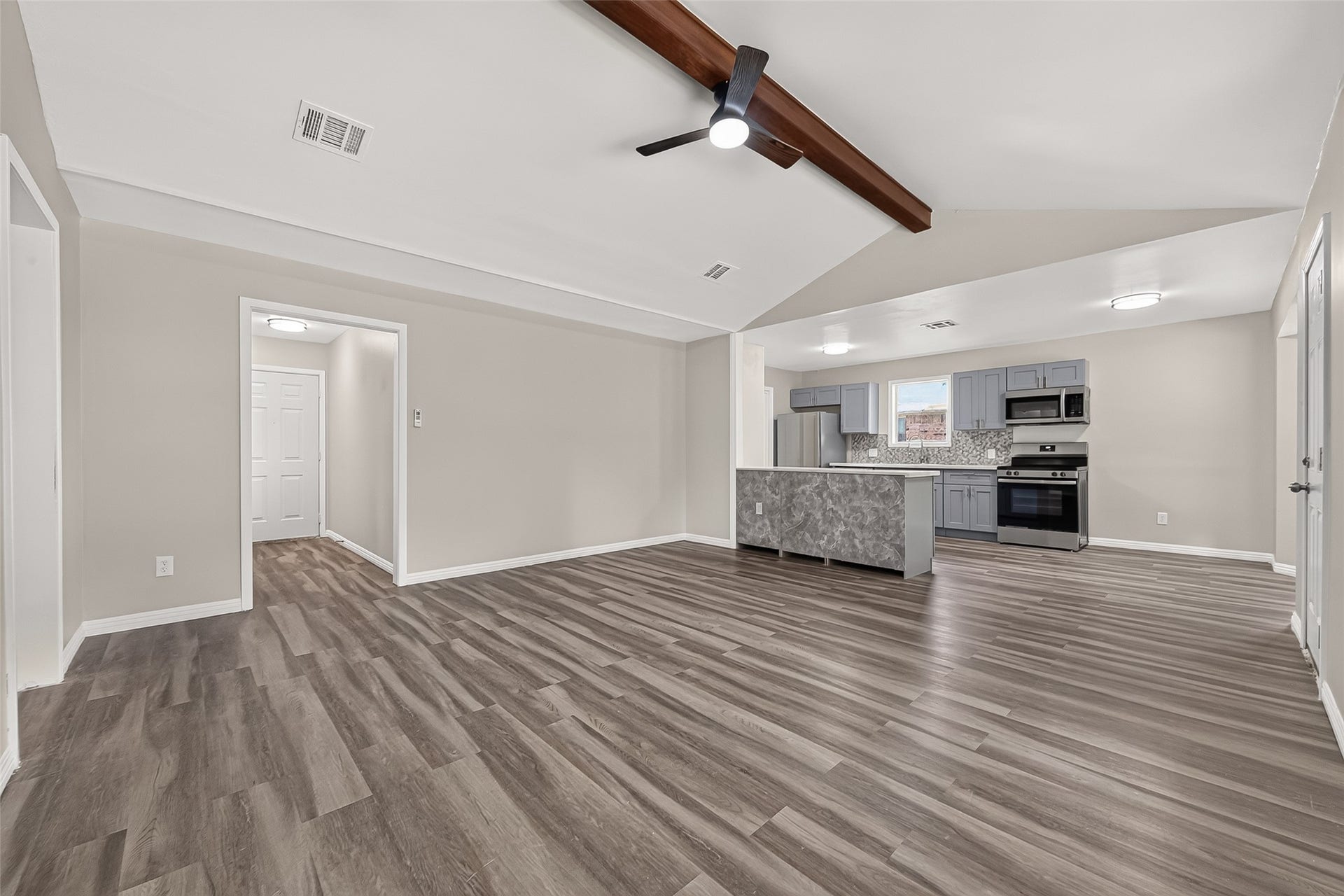 2013 Long Dr, Richmond, TX 77469