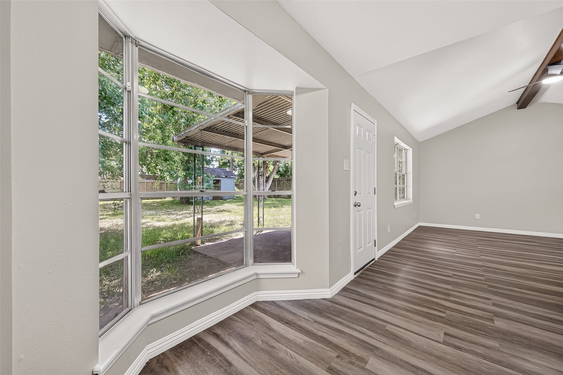 2013 Long Dr, Richmond, TX 77469
