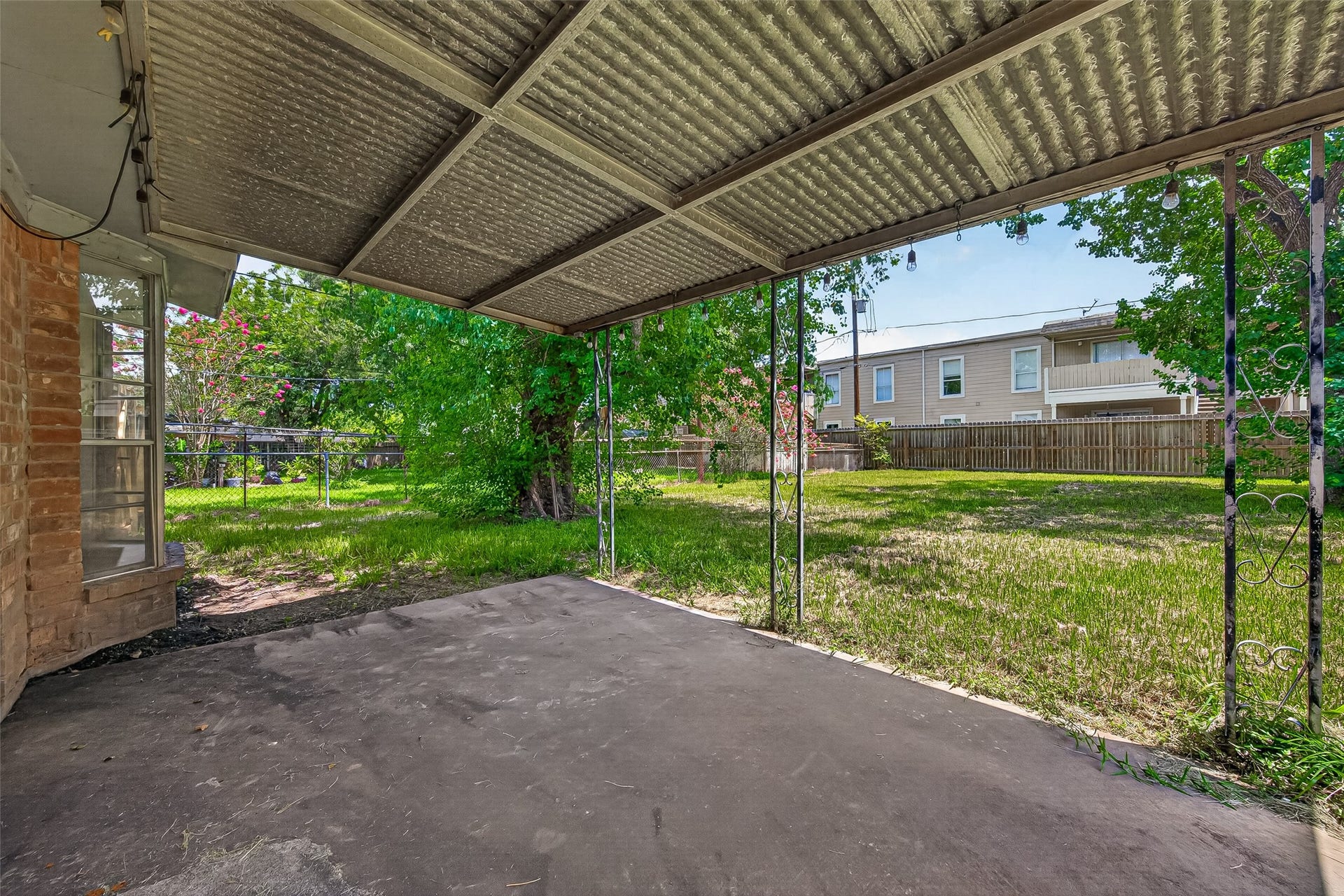 2013 Long Dr, Richmond, TX 77469
