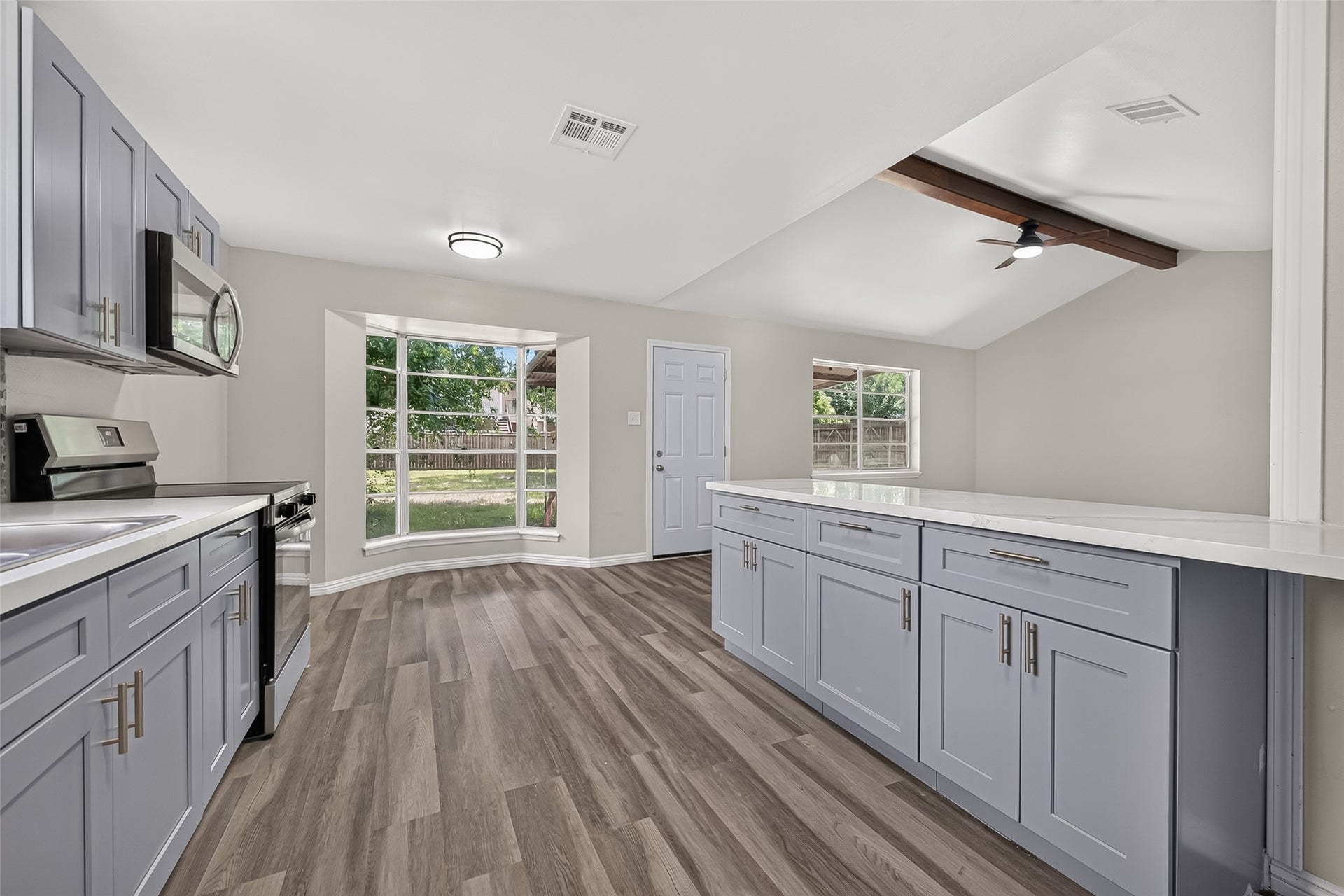 2013 Long Dr, Richmond, TX 77469