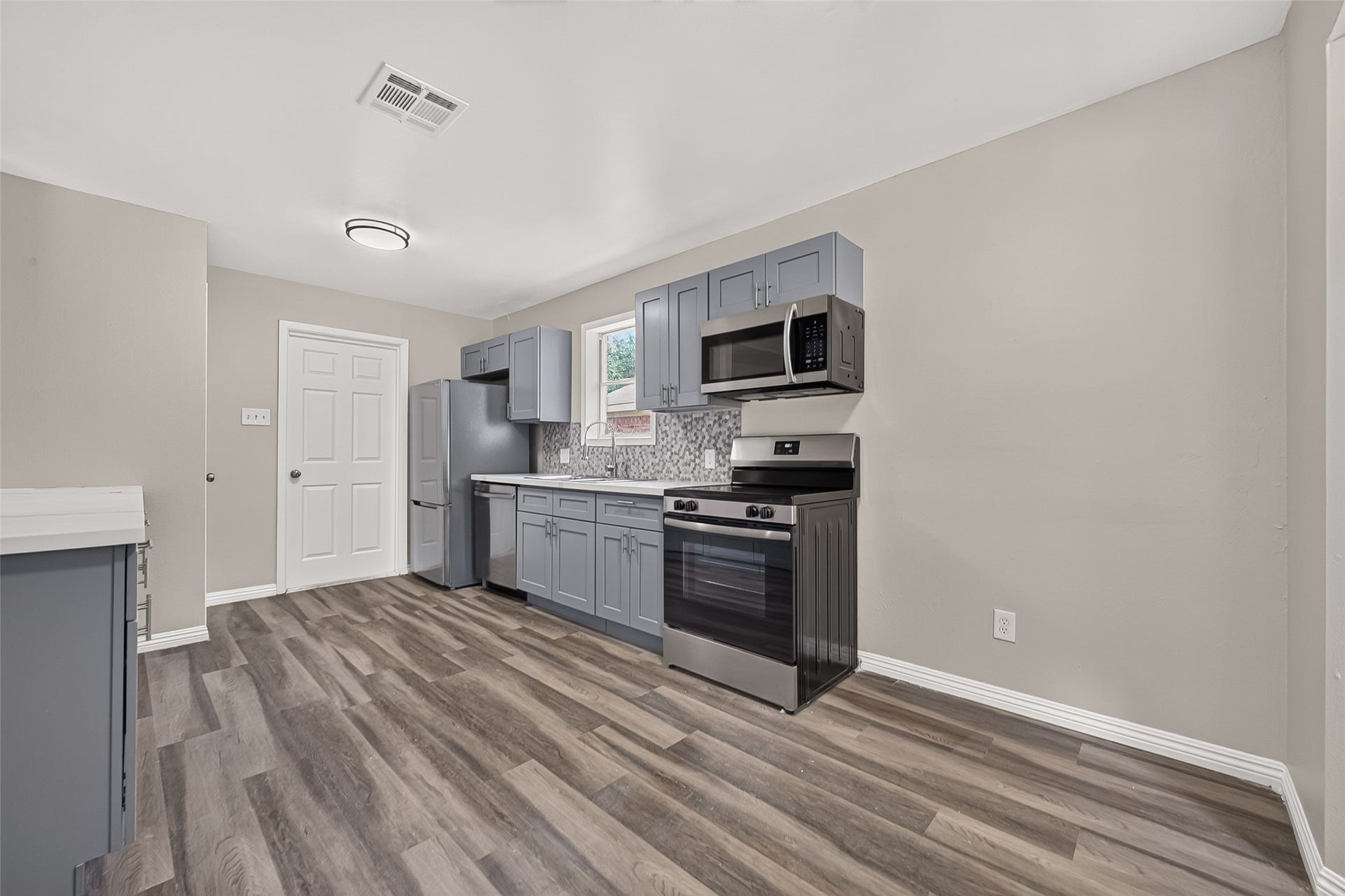 2013 Long Dr, Richmond, TX 77469
