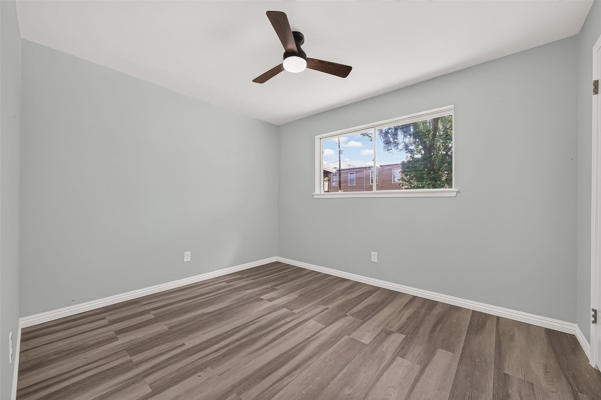 2013 Long Dr, Richmond, TX 77469