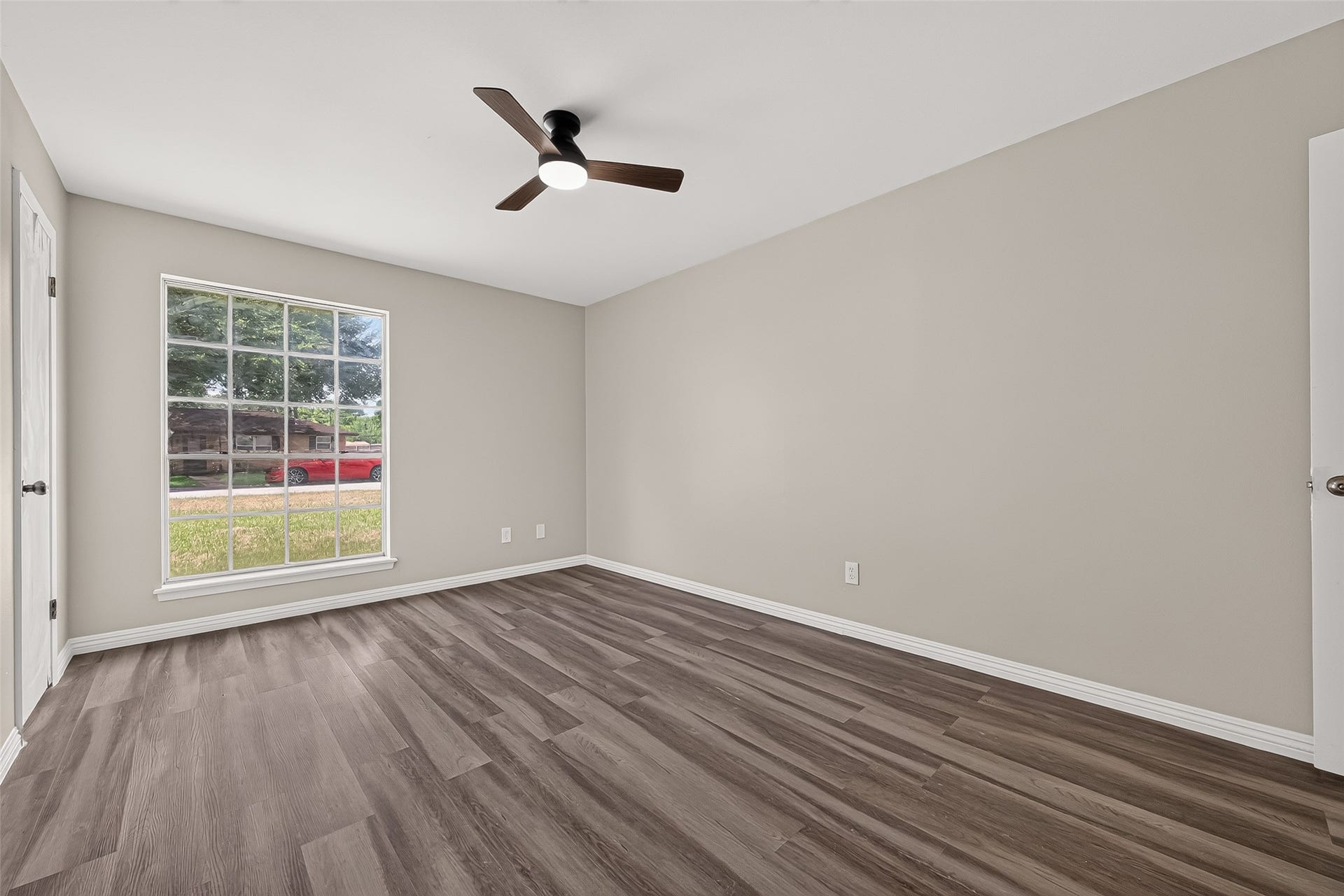 2013 Long Dr, Richmond, TX 77469