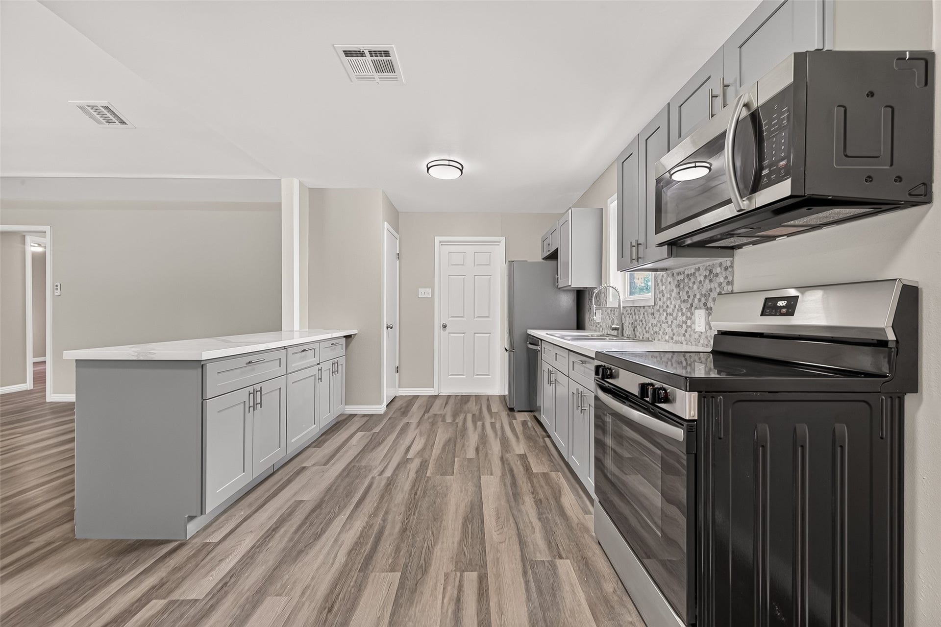 2013 Long Dr, Richmond, TX 77469