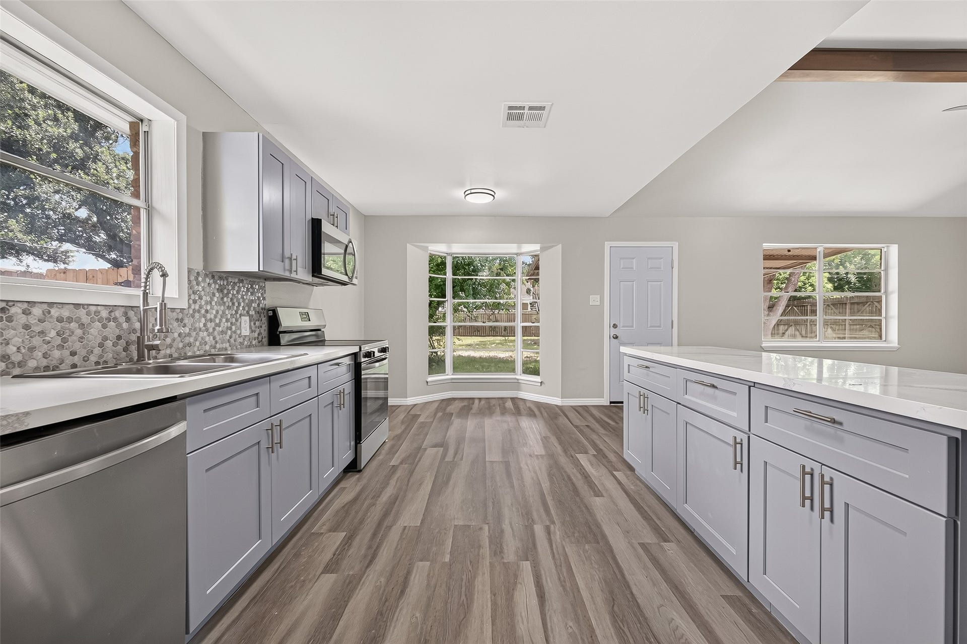 2013 Long Dr, Richmond, TX 77469