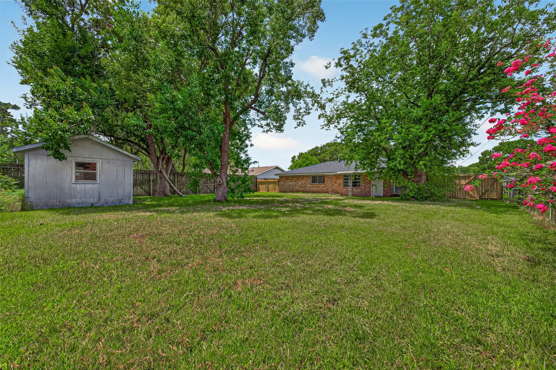 2013 Long Dr, Richmond, TX 77469