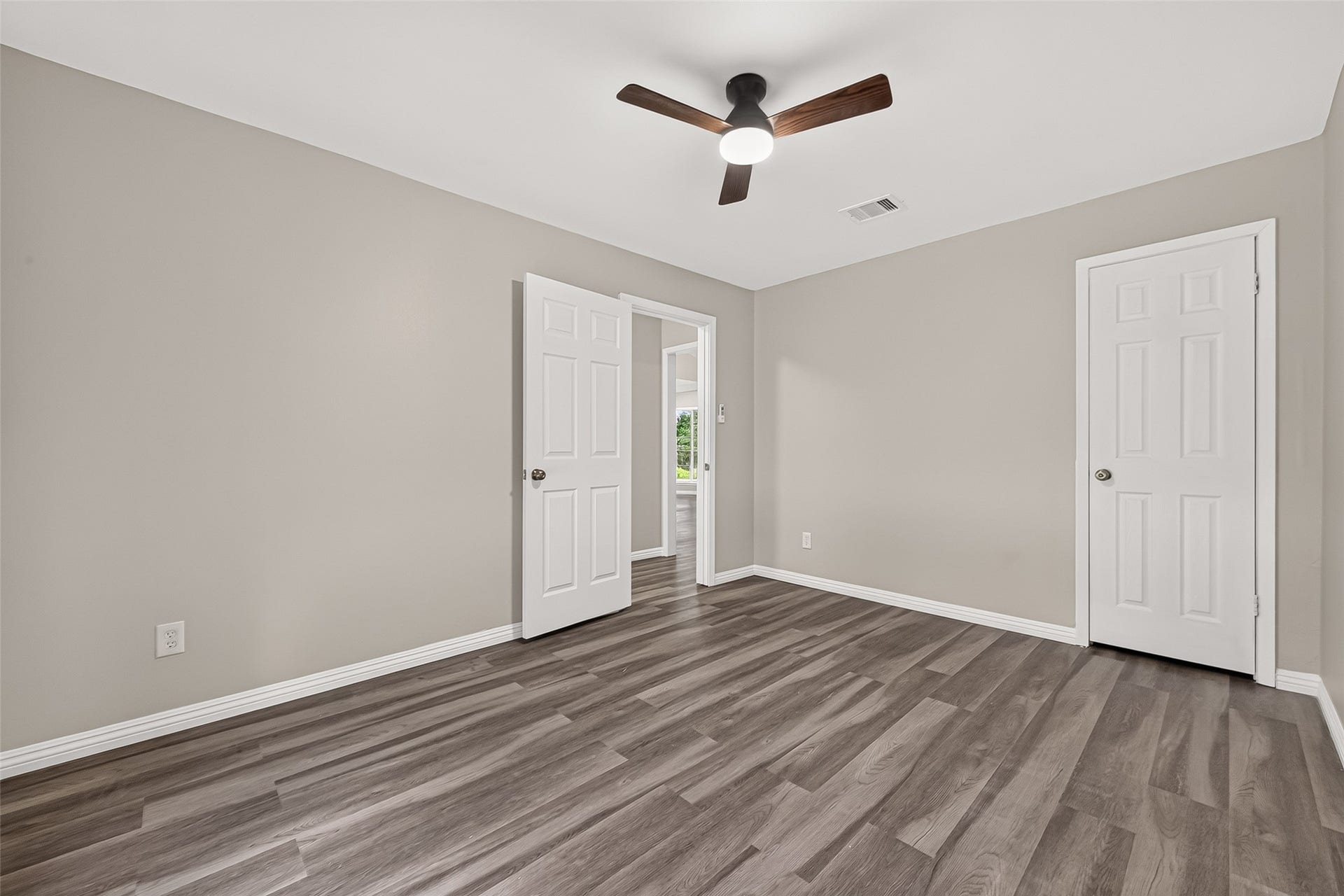 2013 Long Dr, Richmond, TX 77469