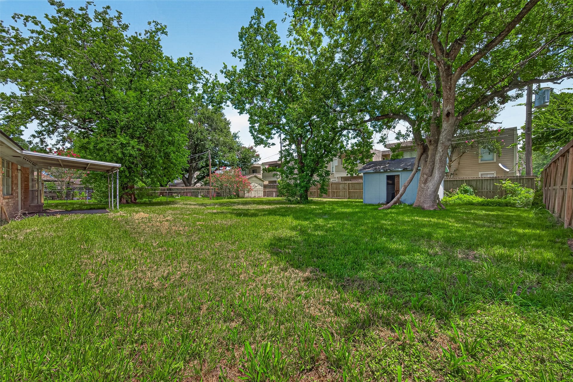 2013 Long Dr, Richmond, TX 77469